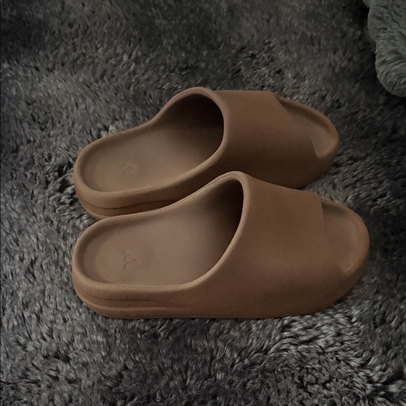 Yeezys slides - Picture 3 of 5